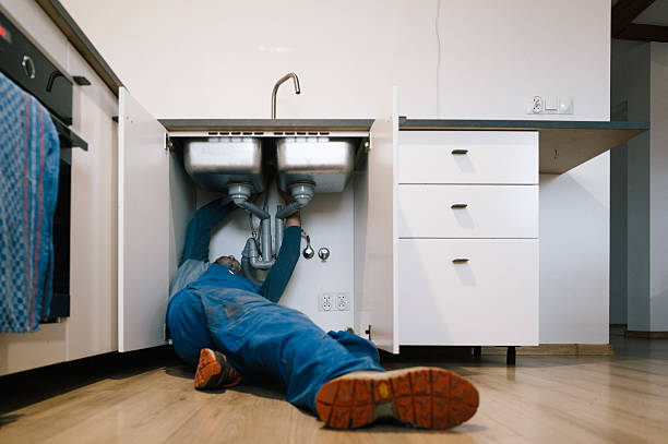 Professional Emergency Plumber technician working in Ashville, OH